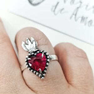 Anillo sagrado corazón con granate de Morir de amor