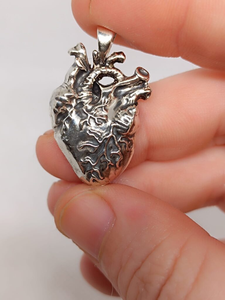 Colgante Corazón Anatómico Realista de Morir de Amor